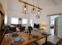 Golden and Green Acres Holiday Home With Pool and Sauna