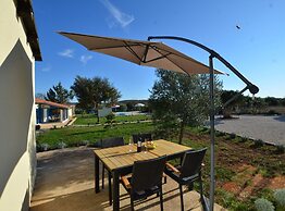 Golden and Green Acres Holiday Home With Pool and Sauna