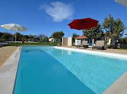 Golden and Green Acres Holiday Home With Pool and Sauna