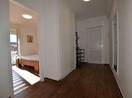 Warm and Welcoming Apartment With Balcony