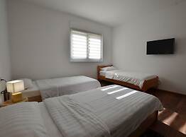 Warm and Welcoming Apartment With Balcony