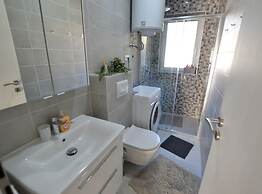 Warm and Welcoming Apartment With Balcony