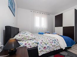 Idyllic Getaway Holiday Home With Pool