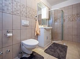 Idyllic Getaway Holiday Home With Pool