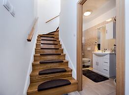 Idyllic Getaway Holiday Home With Pool