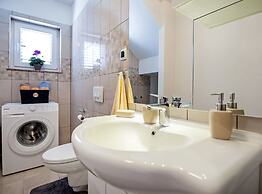 Idyllic Getaway Holiday Home With Pool