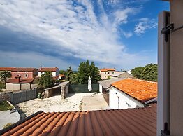 Idyllic Getaway Holiday Home With Pool