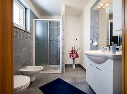 Idyllic Getaway Holiday Home With Pool