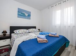 Idyllic Getaway Holiday Home With Pool