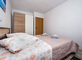 Idyllic Getaway Holiday Home With Pool