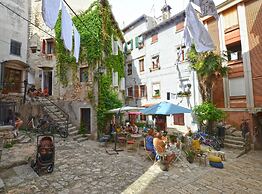 Radiant and Trendy Downtown Rovinj Apartment