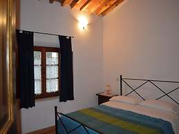 Rustic Style Flat With Swimming Pool