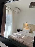 Jessica's Studios & Apartments