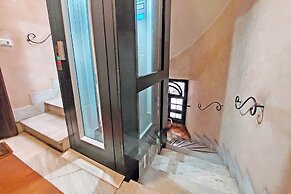 Belle Epoque House of Mirror