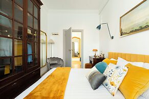 Belle Epoque House of Mirror