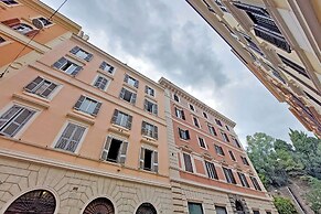 Belle Epoque House of Mirror