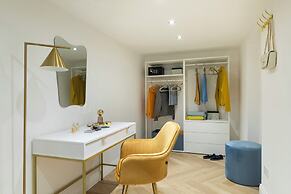 Belle Epoque House of Mirror