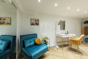 Belle Epoque House of Mirror