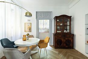 Belle Epoque House of Mirror