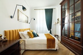 Belle Epoque House of Mirror