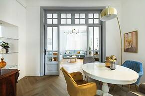 Belle Epoque House of Mirror