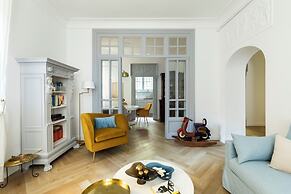 Belle Epoque House of Mirror