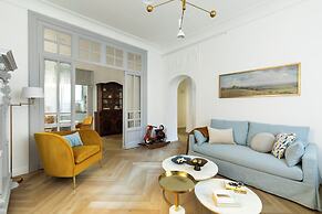 Belle Epoque House of Mirror