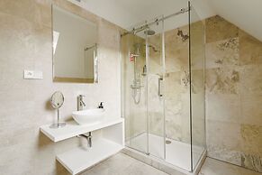 limehome Prague Halkova