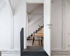 limehome Prague Halkova