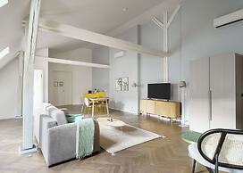 limehome Prague Halkova