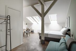 limehome Prague Halkova