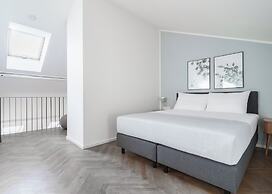 limehome Prague Halkova