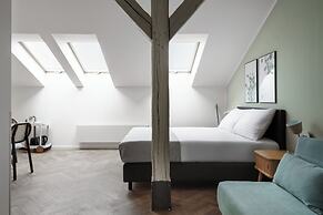 limehome Prague Halkova