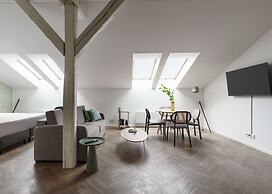 limehome Prague Halkova