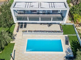Exclusive Retreat With Private Pool in Novalja