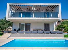 Exclusive Retreat With Private Pool in Novalja