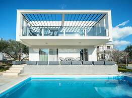 Exclusive Retreat With Private Pool in Novalja