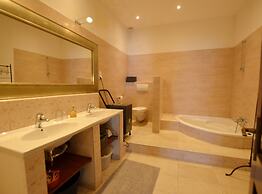 Waterside Cove Oasis Apartment Rovinj