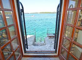 Waterside Cove Oasis Apartment Rovinj
