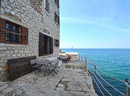 Waterside Cove Oasis Apartment Rovinj