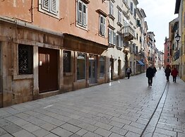 Sweet and Winding Centre Lodge