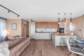 Spacious Home With Terrace and Bubble Bath