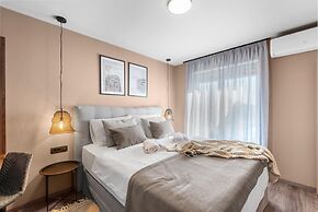 Spacious Home With Terrace and Bubble Bath