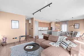 Spacious Home With Terrace and Bubble Bath