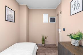 Spacious Home With Terrace and Bubble Bath