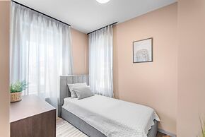 Spacious Home With Terrace and Bubble Bath