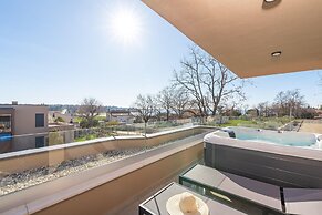 Apartment in Pula With Sea View and Bubble Bath