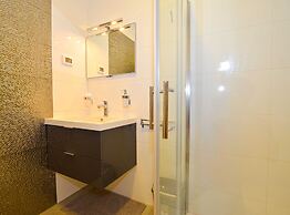 Family Friendly Spacious Apartment With Garden and Terrace