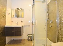 Family Friendly Spacious Apartment With Garden and Terrace