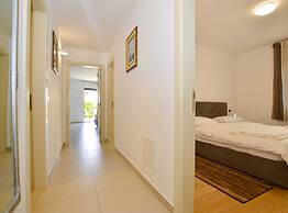 Family Friendly Spacious Apartment With Garden and Terrace